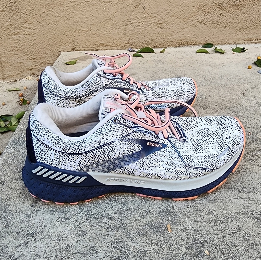 Brooks Adrenaline 21 Womens Shoes Size 9